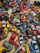 Zabawki reresoraki różne w tym hot weels