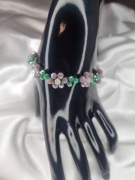 Ręcznie robiona bransoletka kwiatki z koralików na żyłce jubilerkiej