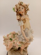 Porcelanowa figurka Dziewczyna z rączką G. Armani