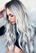 Peruka damska obmre srebrzysty blond 66 cm długa
