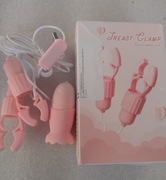 Różyczka do ssania łechtaczki plus drażnienie brodawek 