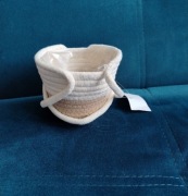 Kremowa doniczka ze sznurków