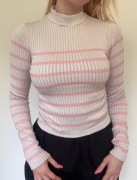 Golf Stradivarius XS 34 biały różowe paski pasy półgolf sweter bluzka