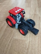 Zabawkowy traktor, ciągnik czerwony