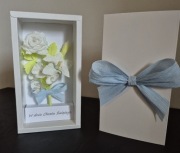 Pudełko prezentowe z mini bukiecikiem kwiatów hand made. 
