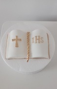 Figurka z masy cukrowej na tort książeczka I Komunia Święta 