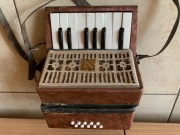 Akordeon dziecięcy mini MAŁYSZ 10 basów 26x20x13 cm na części