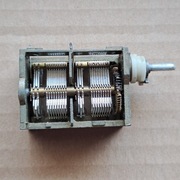 CZTEROSEKCYJNY KONDENSATOR ZMIENNY  - STROJENIOWY