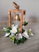 Kompozycje nagrobne z lampionem.