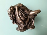 Figurka/rzeźba leżącej nagiej kobiety VERONESE