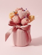 Bukiet se świec w kształcie kwiatów 