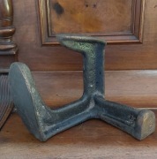 Zabytkowe żeliwne kopyto z lat 20-tych ubiegłego wieku 
