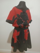 Elegancki kombinezon w kwiaty firmy Next używany rozmiar 122cm/7 lat 