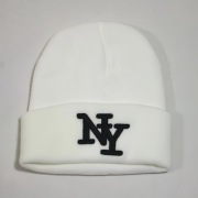 Biała Dzianinowa Ciepła Czapka z Haftowanym Logo NY