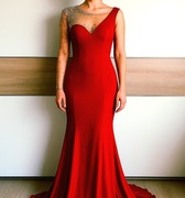 Tarik Ediz – Luksusowa  suknia wieczorowa czerwona długa z kryształki tren
