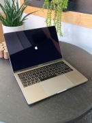 MacBook Pro 13 i5 8GB 128gb Touch Bar