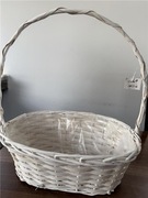 Koszyk wiklinowy biały