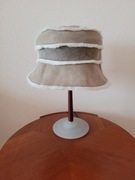 Skórzany kapelusz Emma z futrem owczym.