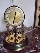 Stary sprawny zegar roczniak. 