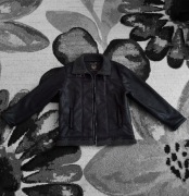 czarna kurtka skórzana