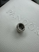 Pandora oryginalny charms literka O