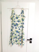 Biała rozkloszowana prążkowana sukienka z różami letnia w kwiaty 40L