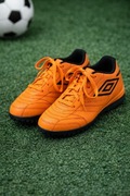 Turfy Umbro dla chłopca rozmiar 35