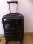 walizka na kolkach czarna znanej firmy ELLE