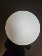 Matowy klosz od lampy kinkietowej Castorama Colours Średnica 24cm