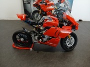 LEGO Technic 42107 Motor Ducati Panigale V4 R