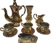 Piękny zestaw porcelanowy w kolorze złotym.