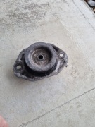 Poduszka silnika lewa od strony skrzyni vivaro trafic 2.5 CDI , DTI  01-12