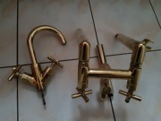 Bateria umywalkowa ścienna Omnires Modern złoty C304GL