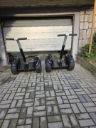 Dwa pojazdy samopoziomujący typu segway