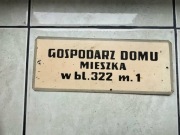 Tabliczka informacyjna z czasów PRL 