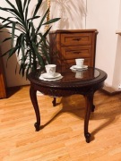 Stoliki drewniane w stylu ludwikowskim