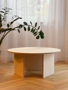 Minimalistyczny stolik kawowy