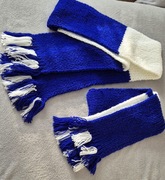 Niebiesko-białe szaliki dla taty i syna