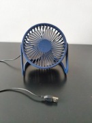 Mały wiatrak biurkowy USB - granatowy
