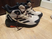 buty trekkingowe marki Adidas Terrex Anylander Mid w kolorystyce beżowej.