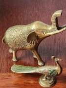 Metalowe figurki słoń i paw