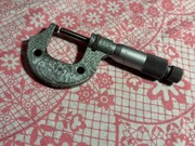 Mikrometr zewnętrzny 0–25 mm 0,01 mm śrubomierz – używany