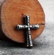 Naszyjnik z krzyża punk