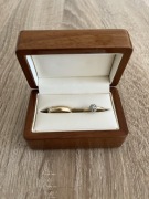 Pierścionek zaręczynowy i obrączka 