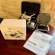 Dron DJI Mini 4 Pro na gwarancji i CARE, duży zestaw gotowy do latania