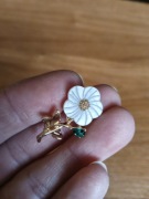 Broszka Biały kwiat