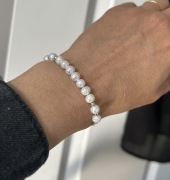 Bransoletka z pereł z dodatkami z białego złota 18K Piękna