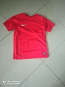 Koszulka T-shirt 126 / 128 cm czerwona oddychająca Nike