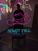 Howdy Yall Neon Ozdoba na Ścianę. Kapelusz Kowbojski LED Reklama Świetlna