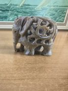 Ręcznie rzeźbiony słoń z kamienia – ażurowa figurka dekoracyjna